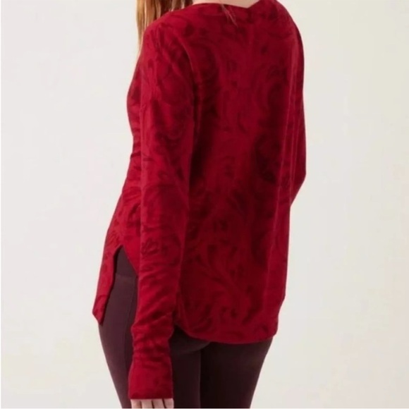 Athleta V-neck sweatshirt M coastal luxe holiday red and black swirl athleisure - Picture 2 of 14